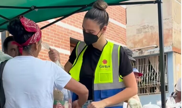 Miss Venezuela Clara Vega continúa su labor solidaria tras los terremotos en Venezuela