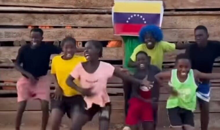 Niños de Uganda rinden emotivo tributo a Venezuela con “Viva Venezuela, mi patria querida”
