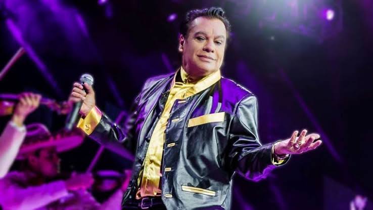 A diez años sin Juan Gabriel, su público sigue cantándole como el primer día