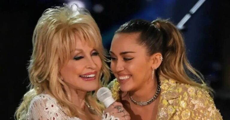 Miley Cyrus junto a Dolly Parton en escenario