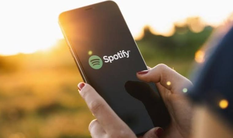 ¿A dónde va realmente tu dinero cuando le das play a una canción en Spotify?