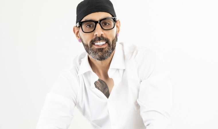 Alejandro Rodrigues estrena “La vueltica”, el podcast rodante que apuesta por conversaciones sin filtros
