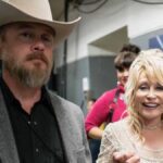 Bryan Seaver junto a su tía Dolly Parton en un evento de la CMA