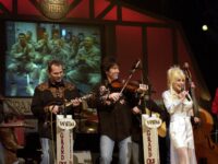 Dolly Parton en el escenario del Grand Ole Opry