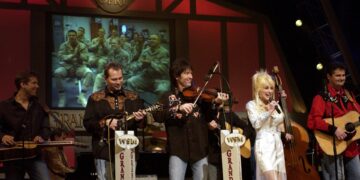 Dolly Parton en el escenario del Grand Ole Opry