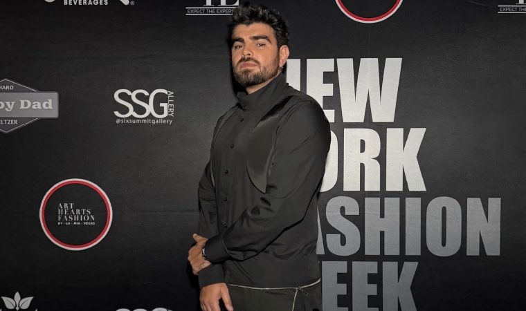 Jonathan Moly debuta como modelo en New York Fashion Week