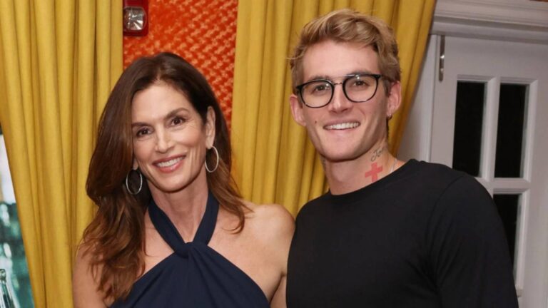 Cindy Crawford junto a su hijo Presley Gerber en un evento