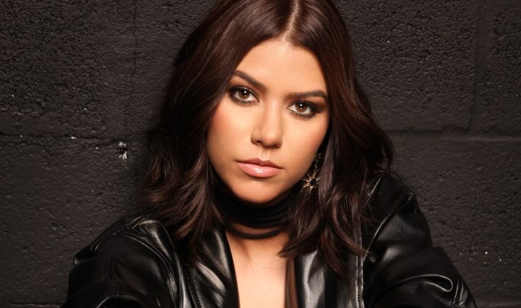 “Sin sal”: Cori Adrianza lanza un pop sobre las relaciones sin química