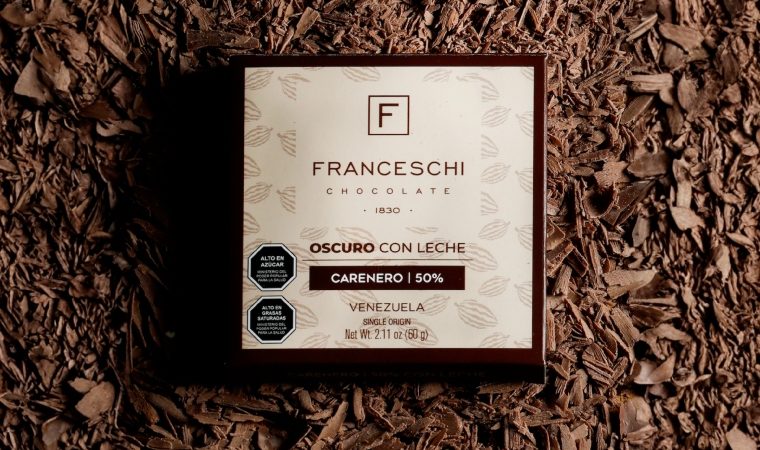 Franceschi Chocolate lanza “Oscuro con leche Carenero 50%”, su primera tableta con leche