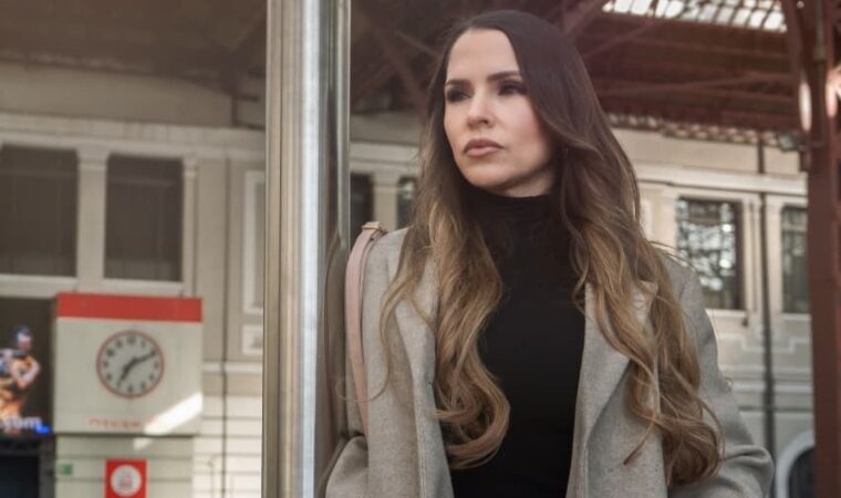 Luz Kelly Pinto protagoniza el videoclip de “MOSCA”, la colaboración de Chino y Nacho con 3AM