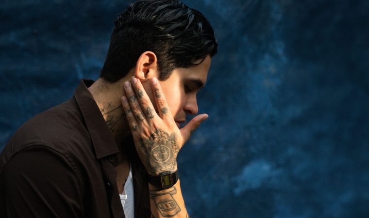 NOREH estrena “La dura”, una canción sobre el coqueteo, las primeras impresiones y la conquista