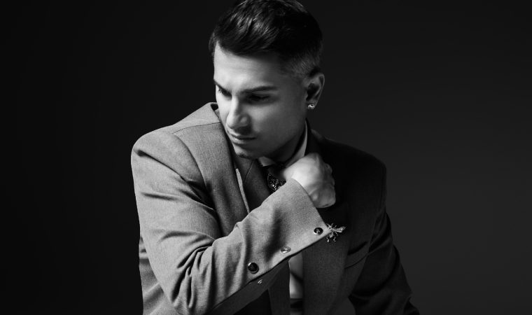 Pipe Bueno presenta “Aquí estoy yo”, un álbum de 23 canciones sobre amor, familia y transformación