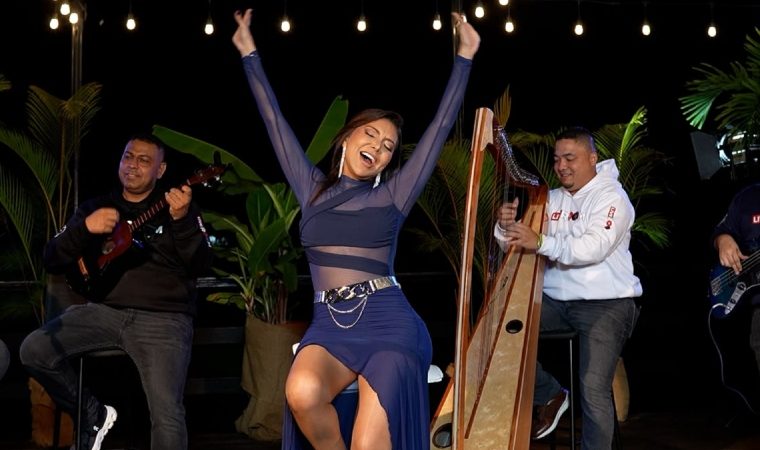 Scarlett Linares estrena “Dile a tu orgullo” en una sesión en vivo con Live Room