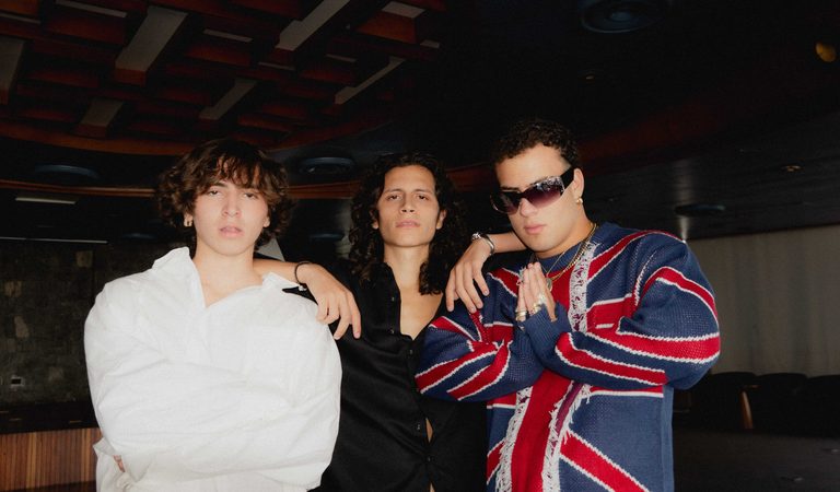 LOS MENOR3S estrenan “Guacamayas”, un disco-house con Clara Vegas en el videoclip